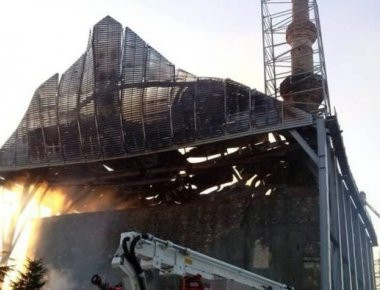 Η Άγκυρα ζητά απαντήσεις για την πυρκαγιά στο τέμενος Βαγιαζήτ (φωτό)